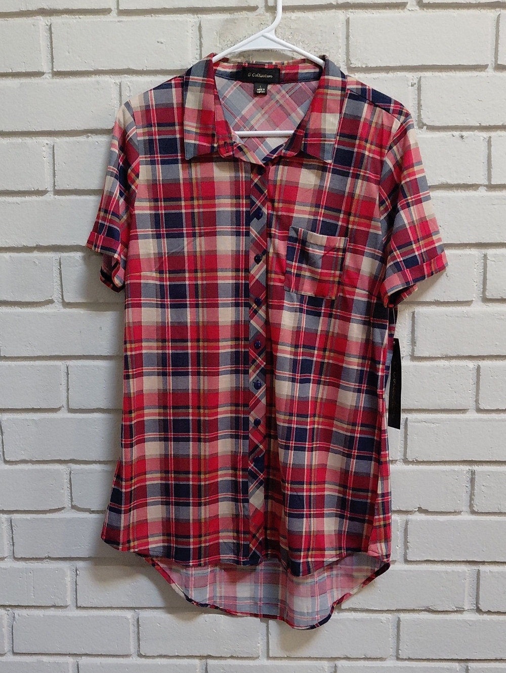 G Collection Red and Navy Plaid Short-Sleeve Button-Down Shirt. Size Large NWT